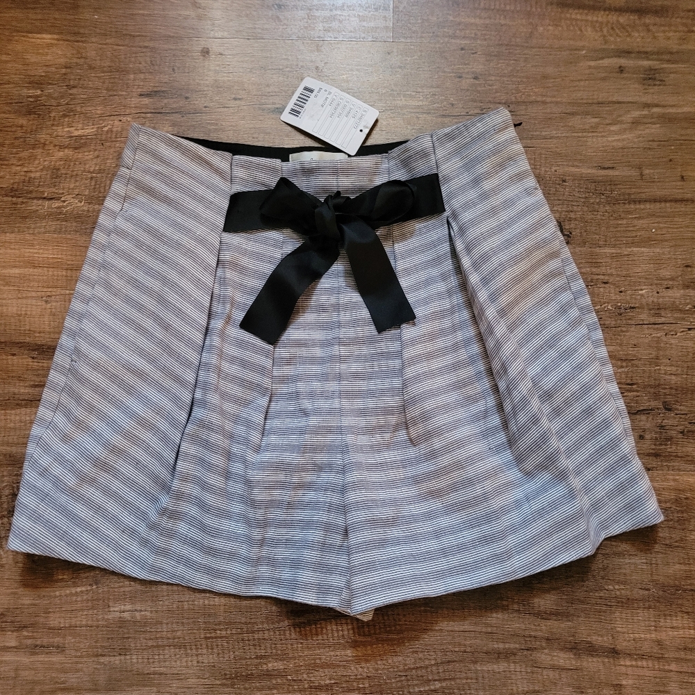 New Anthropologie Linen blend Shorts Pleated Stipes Bow Waist Size 6 Medium